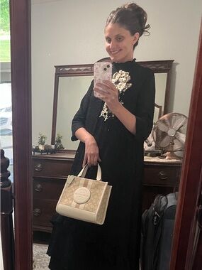 Meet your Posher, Ariel Marina Hello 🌼